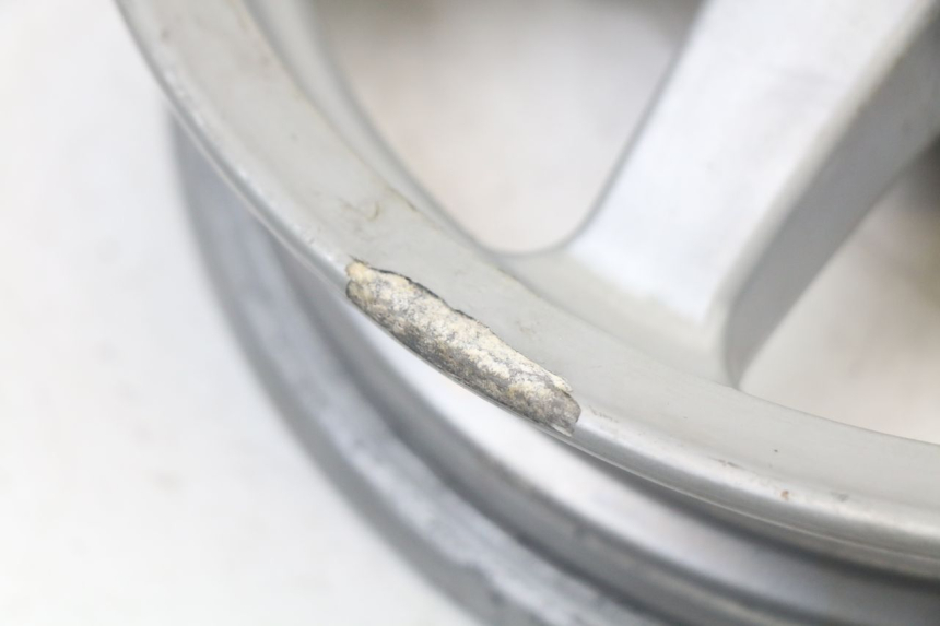 photo de CERCHIO POSTERIORE MBK MACH G AC 50 (2002 - 2014) - Dettagli dei punti di fissaggio