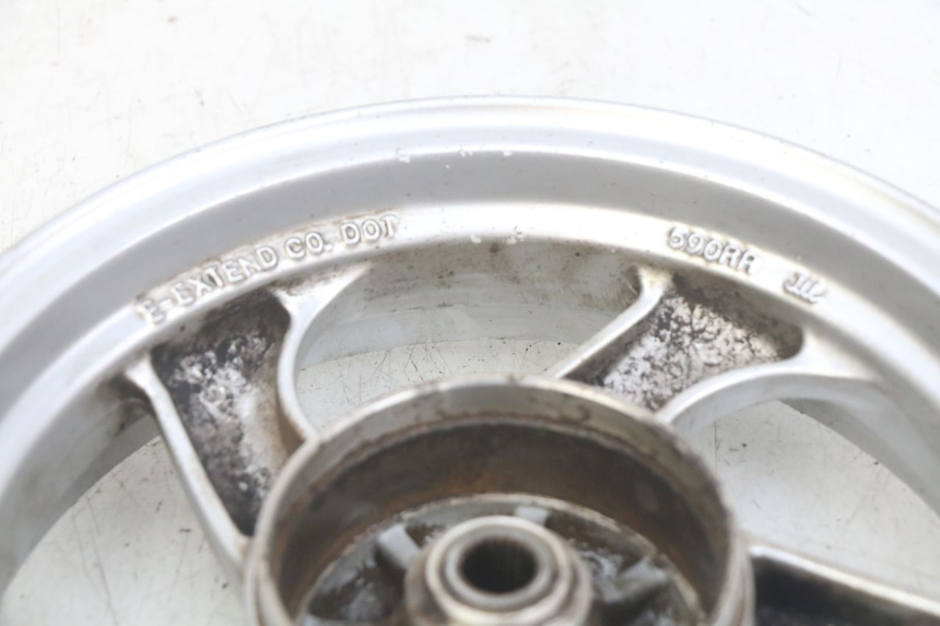 photo de CERCHIO POSTERIORE SYM MIO 50 (2011 - 2017) - Caratteristiche distintive