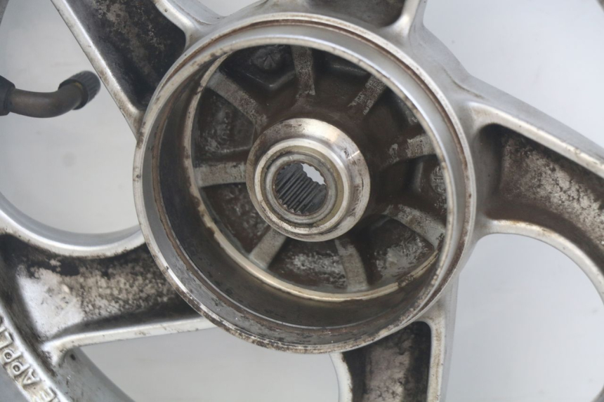 photo de CERCHIO POSTERIORE SYM MIO 50 (2011 - 2017) - Primo piano tecnico