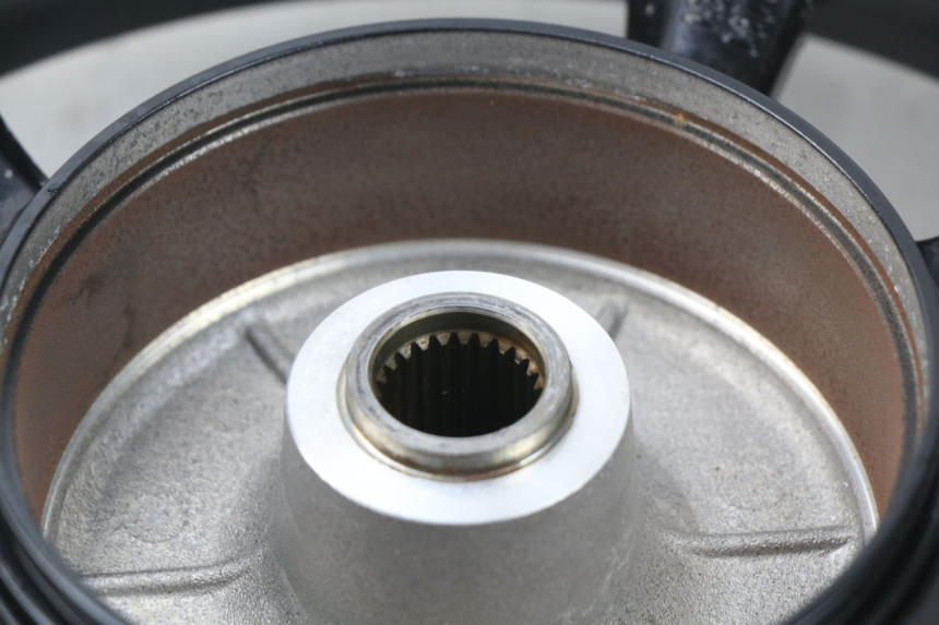 photo de CERCHIO POSTERIORE MBK MW TRYPTIK 125 (2017 - 2022) - Zoom sui componenti