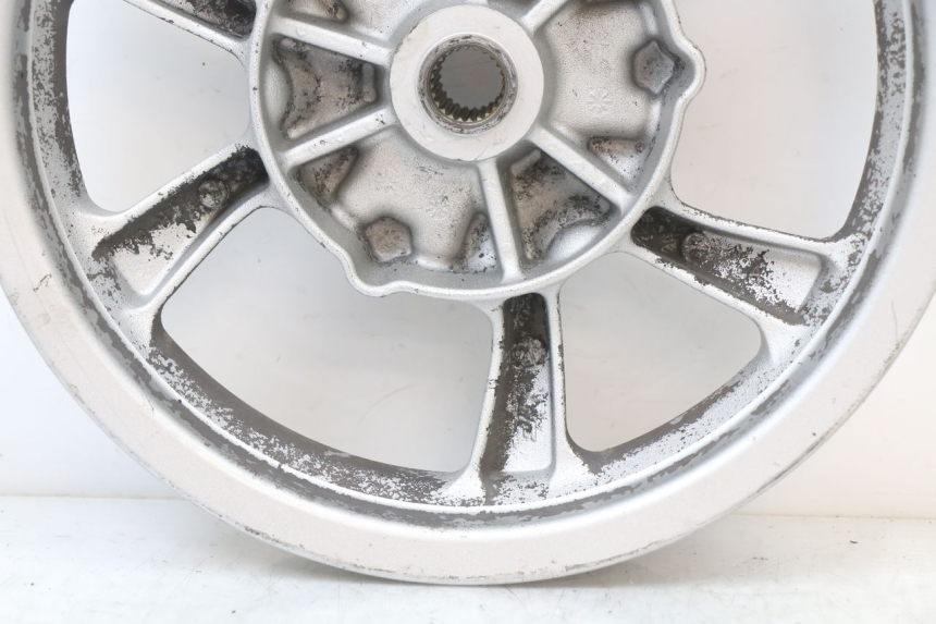 photo de CERCHIO POSTERIORE MBK MW TRYPTIK 125 (2014 - 2016) - Dettagli dei punti di fissaggio