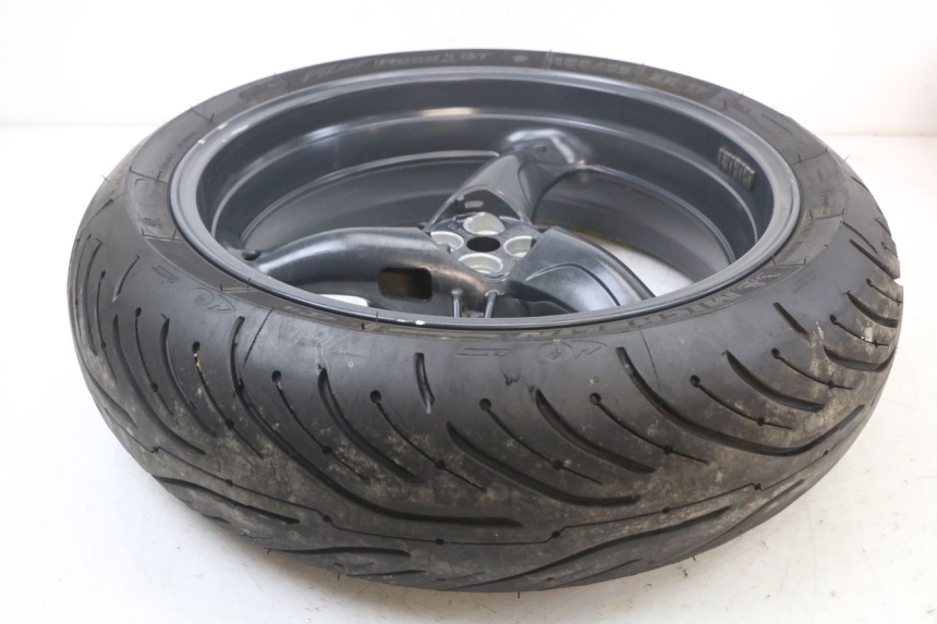 photo de CERCHIO POSTERIORE MOTO GUZZI NORGE 8V GT 1200 (2011 - 2016) - Dettagli dei punti di fissaggio