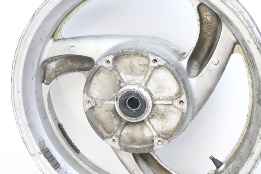 photo de CERCHIO POSTERIORE HONDA NTV DEAUVILLE 650 (1998 - 2001) - Dettagli dei punti di fissaggio