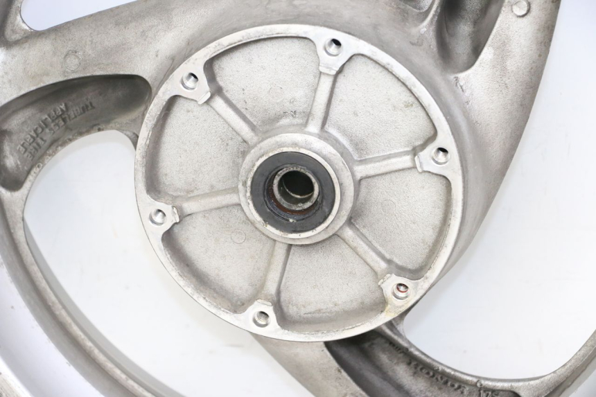 photo de CERCHIO POSTERIORE HONDA NTV DEAUVILLE 650 (2001 - 2006) - Focus sulla struttura