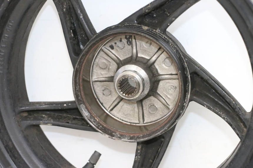 photo de CERCHIO POSTERIORE SYM ORBIT 2 4T 50 (2008 - 2017) - Primo piano tecnico