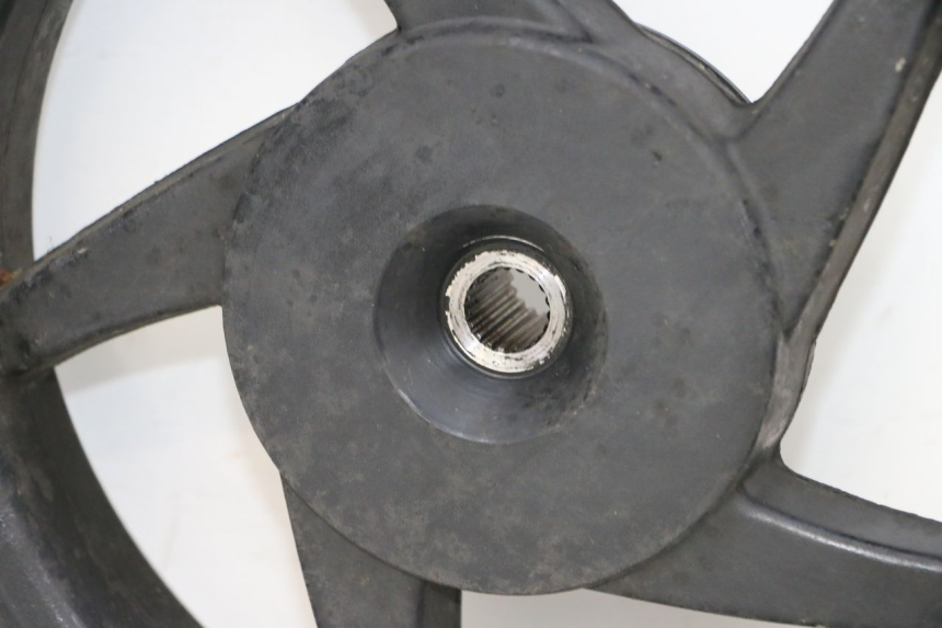 photo de CERCHIO POSTERIORE SYM ORBIT 2 4T 50 (2008 - 2017) - Stato della superficie e materiale