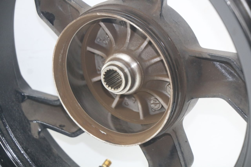 photo de CERCHIO POSTERIORE SYM ORBIT III 3 4T 50 (2021 - 2025) - Marcature e riferimenti originali