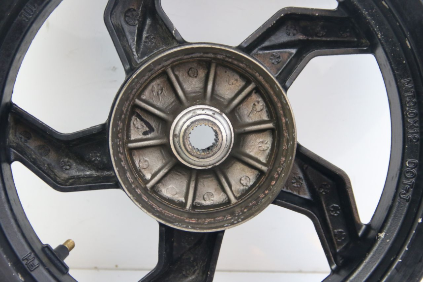 photo de CERCHIO POSTERIORE SYM ORBIT III 3 4T 50 (2021 - 2025) - Stato della superficie e materiale