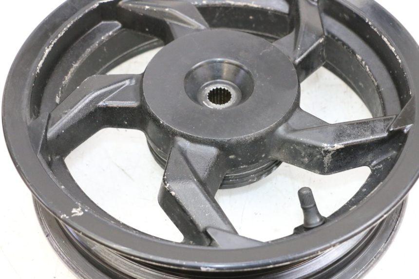 photo de CERCHIO POSTERIORE SYM ORBIT III 3 4T 50 (2018 - 2021) - Primo piano tecnico