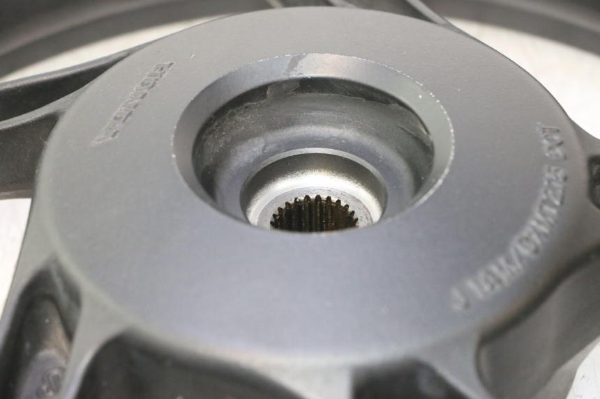 photo de CERCHIO POSTERIORE HONDA PCX (JF28) 125 (2009 - 2011) - Altra vista dell'articolo