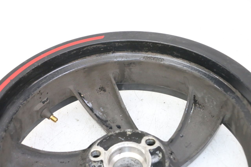 photo de CERCHIO POSTERIORE PEUGEOT CITYSTAR 2T 50 (2018 - 2021) - Primo piano ad alta risoluzione