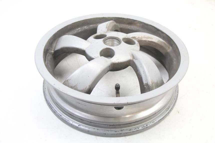 photo de CERCHIO POSTERIORE PEUGEOT CITYSTAR 50 (2013 - 2017) - Primo piano tecnico