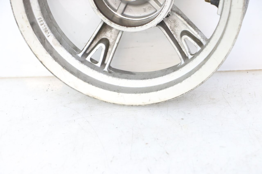 photo de CERCHIO POSTERIORE PEUGEOT KISBEE 4T 50 (2010 - 2017) - Zoom sullo stato d'uso