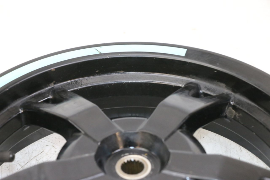 photo de CERCHIO POSTERIORE PEUGEOT STREETZONE 4T 50 (2018 - 2023) - Caratteristiche distintive