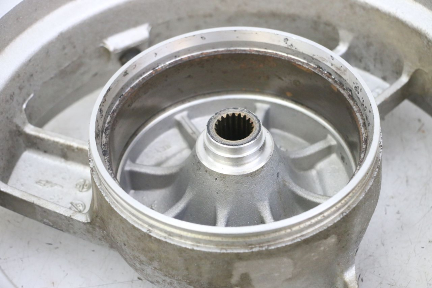 photo de CERCHIO POSTERIORE PEUGEOT VIVACITY 125 (2010 - 2017) - Caratteristiche distintive