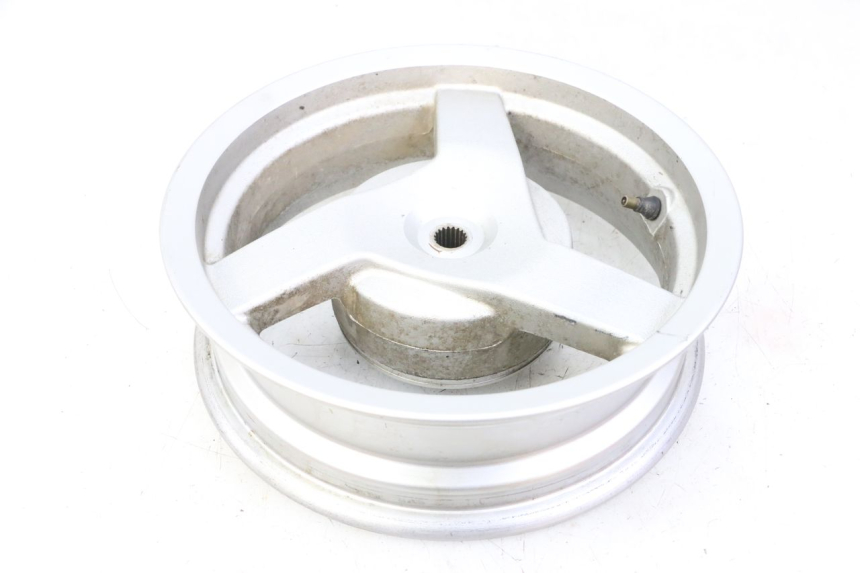 photo de CERCHIO POSTERIORE PEUGEOT VIVACITY 125 (2010 - 2017) - Primo piano ad alta risoluzione