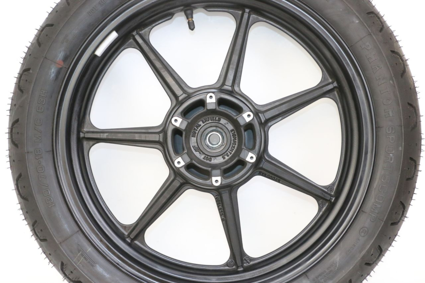 photo de CERCHIO POSTERIORE ROYAL ENFIELD CONTINENTAL GT 650 (2019 - 2024) - Caratteristiche distintive