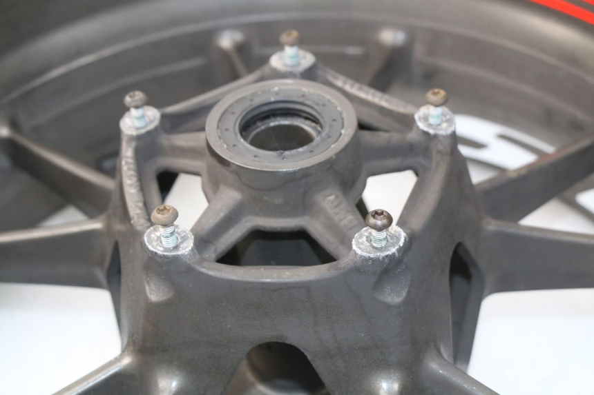 photo de CERCHIO POSTERIORE BMW S RR ABS S1000RR 1000 (2009 - 2011) - Primo piano tecnico