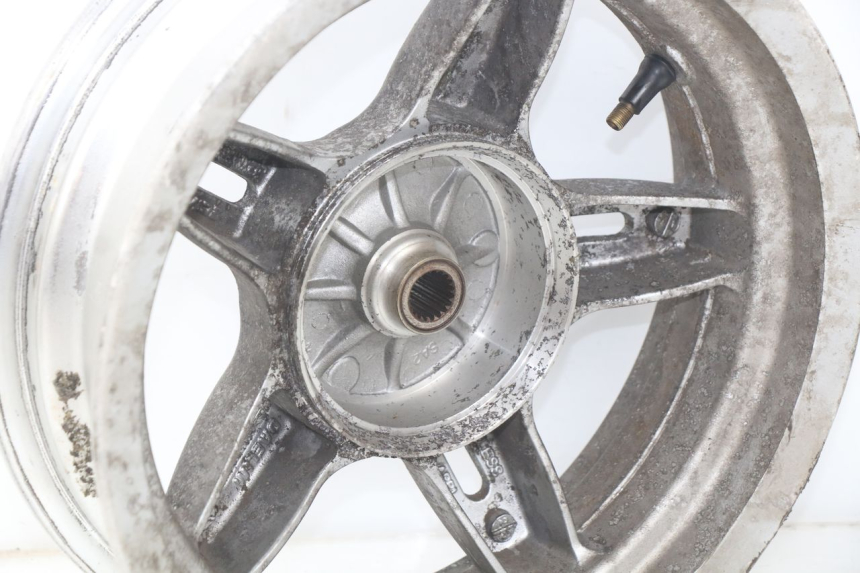 photo de CERCHIO POSTERIORE DAELIM S2 125 (2006 - 2007) - Dettagli dei punti di fissaggio