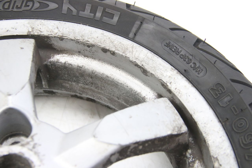 photo de CERCHIO POSTERIORE PEUGEOT SATELIS COMPRESSOR K15 125 (2006 - 2009) - Dettagli dei punti di fissaggio