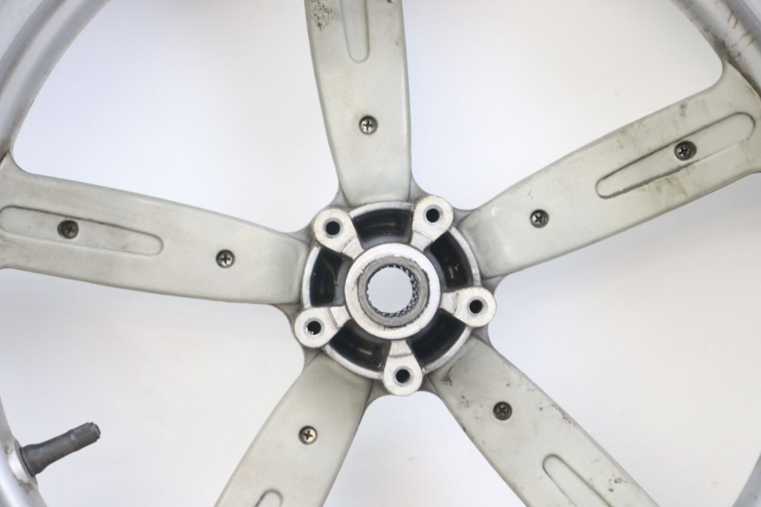 photo de CERCHIO POSTERIORE APRILIA SCARABEO GT 125 (1999 - 2007) - Primo piano ad alta risoluzione