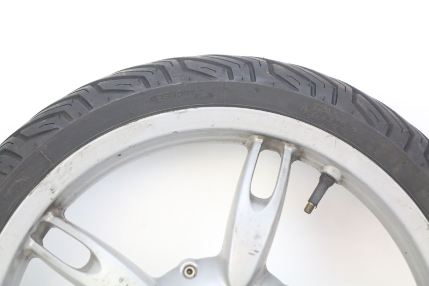 photo de CERCHIO POSTERIORE APRILIA SCARABEO 100 (2003 - 2012) - Primo piano ad alta risoluzione