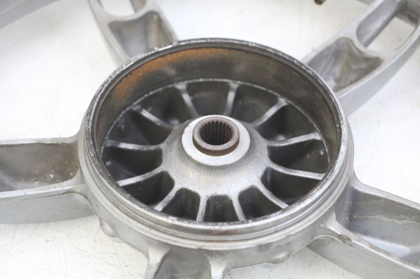 photo de CERCHIO POSTERIORE APRILIA SCARABEO 100 (2003 - 2012) - Zoom sullo stato d'uso