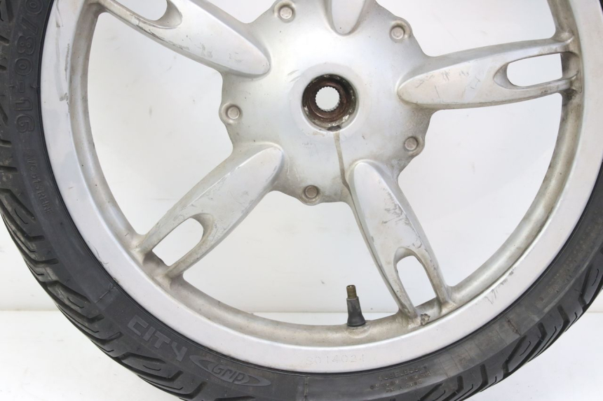 photo de CERCHIO POSTERIORE APRILIA SCARABEO 100 (2003 - 2012) - Caratteristiche distintive