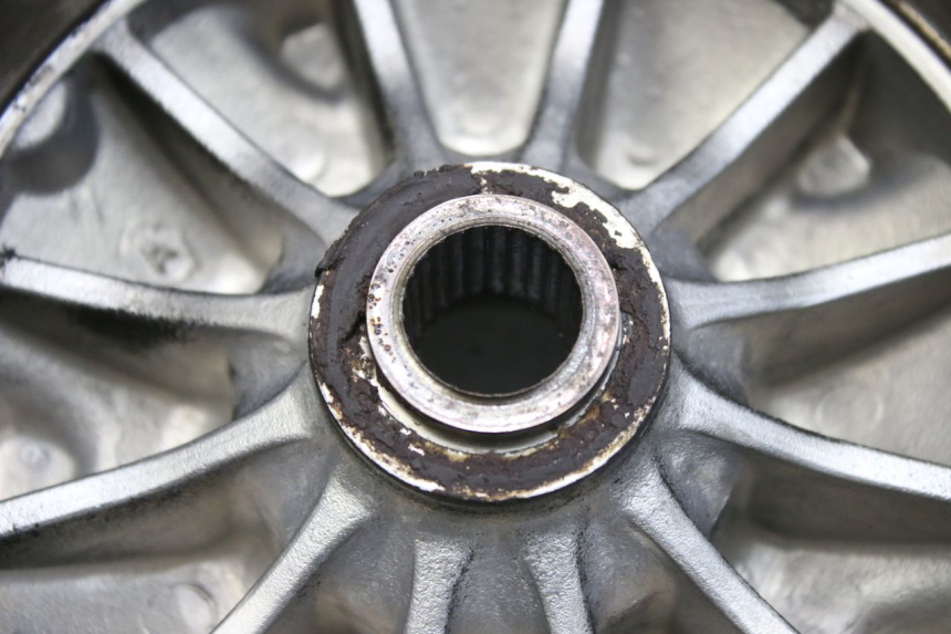 photo de CERCHIO POSTERIORE APRILIA SCARABEO 100 (2003 - 2012) - Altra angolazione