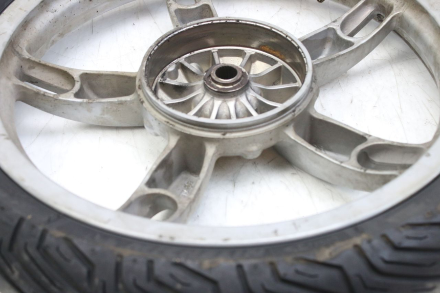 photo de CERCHIO POSTERIORE APRILIA SCARABEO 100 (2003 - 2012) - Primo piano tecnico