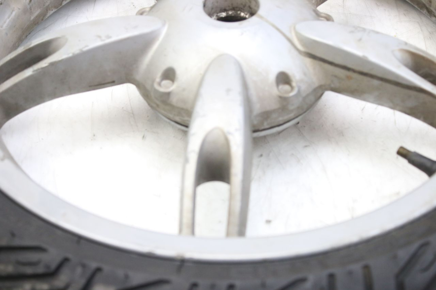 photo de CERCHIO POSTERIORE APRILIA SCARABEO 100 (2003 - 2012) - Dettagli dei punti di fissaggio