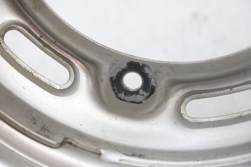 photo de CERCHIO POSTERIORE HONDA SCV LEAD 100 (2003 - 2007) - Caratteristiche distintive