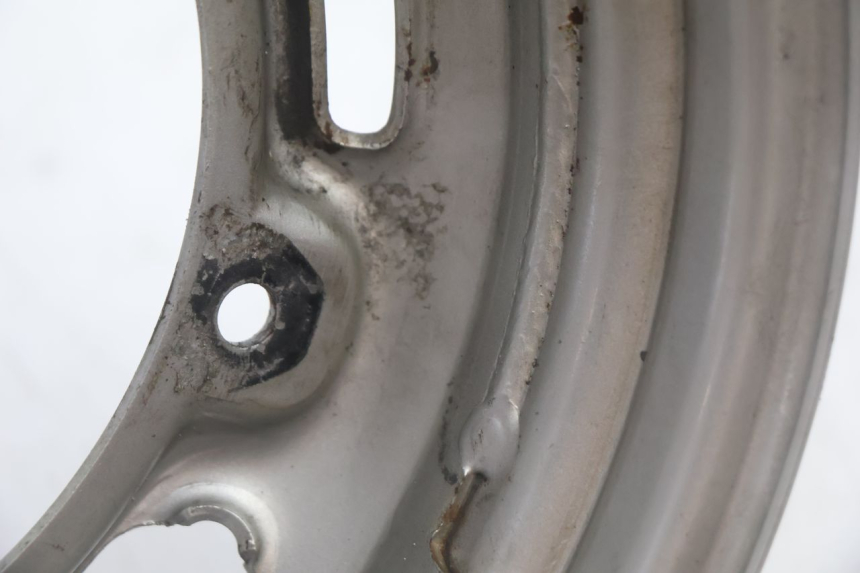 photo de CERCHIO POSTERIORE HONDA SCV LEAD 100 (2003 - 2007) - Primo piano ad alta risoluzione