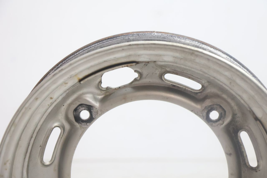 photo de CERCHIO POSTERIORE HONDA SCV LEAD 100 (2003 - 2007) - Dettagli dei punti di fissaggio