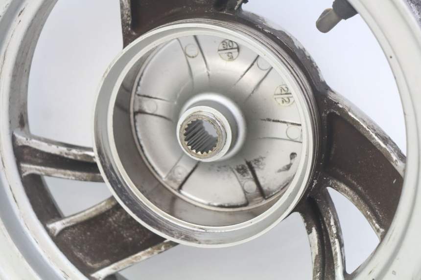 photo de CERCHIO POSTERIORE KYMCO SENTO 100 (2008 - 2013) - Primo piano tecnico