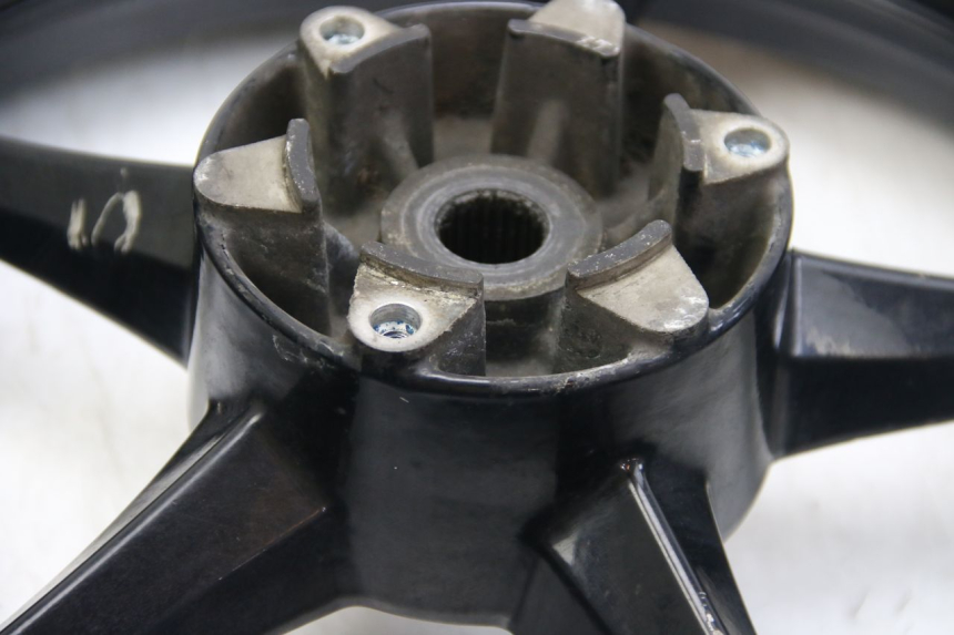 photo de CERCHIO POSTERIORE SUZUKI SIXTEEN 125 (2008 - 2010) - Primo piano ad alta risoluzione