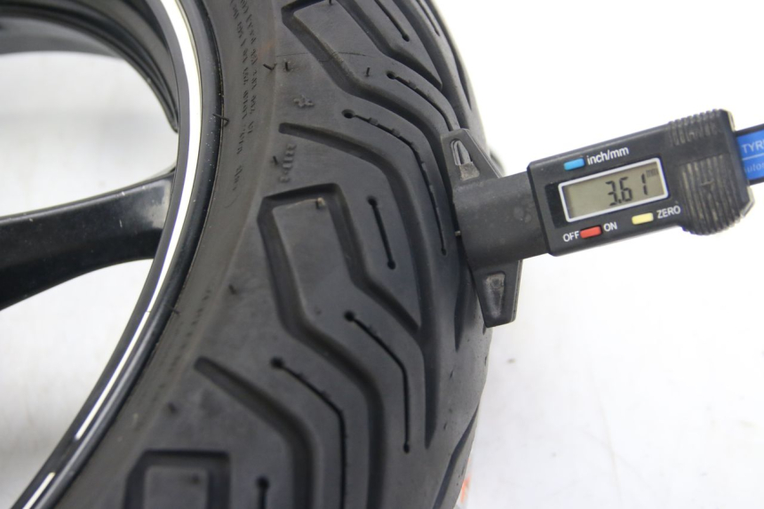 photo de CERCHIO POSTERIORE SUZUKI SIXTEEN 125 (2008 - 2010) - Zoom sullo stato d'uso