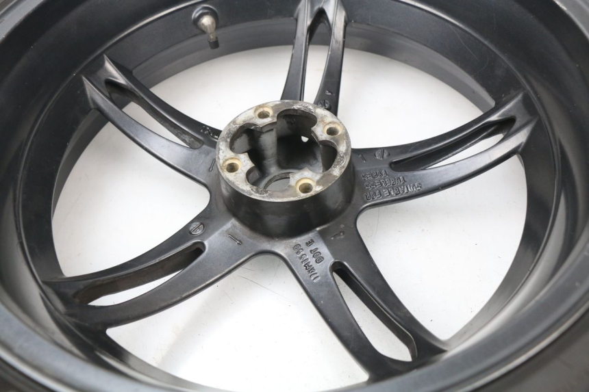 photo de CERCHIO POSTERIORE TRIUMPH SPEED TRIPLE 1050 (2005 - 2007) - Dettagli dei punti di fissaggio