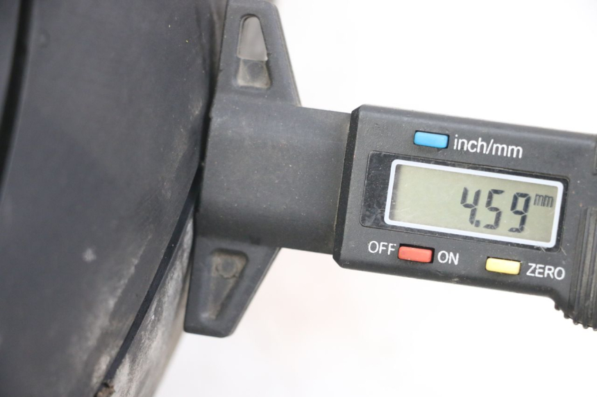 photo de CERCHIO POSTERIORE TRIUMPH SPEED TRIPLE T301 900 (1994 - 1996) - Zoom sullo stato d'uso