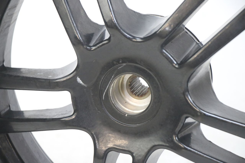 photo de CERCHIO POSTERIORE PEUGEOT SPEEDFIGHT 4 4T 50 (2015 - 2020) - Stato della superficie e materiale