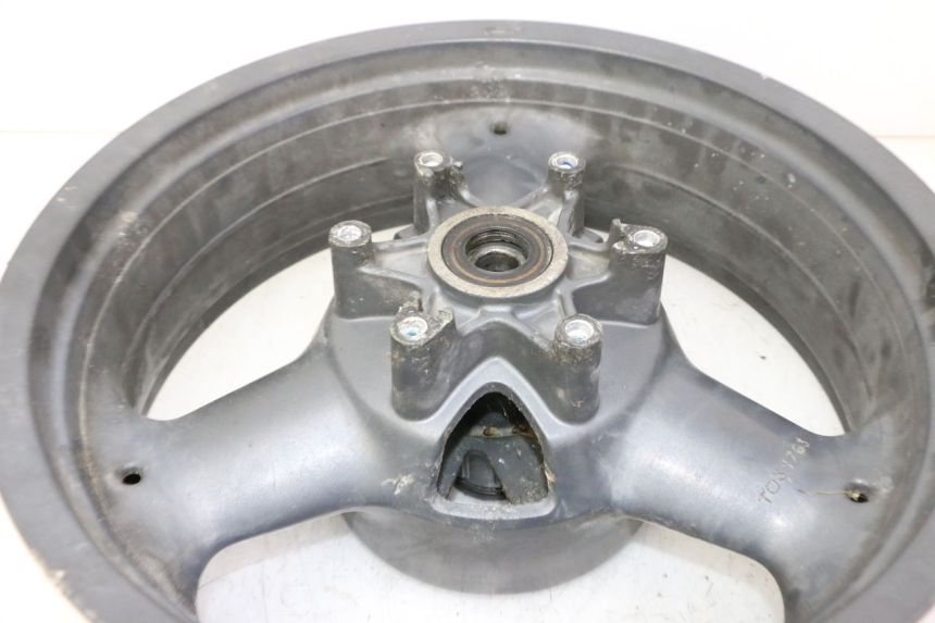 photo de CERCHIO POSTERIORE TRIUMPH SPRINT 900 (1995 - 1998) - Primo piano tecnico