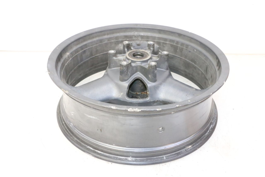 photo de CERCHIO POSTERIORE TRIUMPH SPRINT 900 (1995 - 1998) - Dettagli dei punti di fissaggio