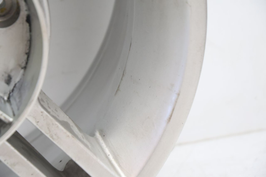 photo de CERCHIO POSTERIORE CAN-AM SPYDER RS 1000 (2008 - 2012) - Stato della superficie e materiale