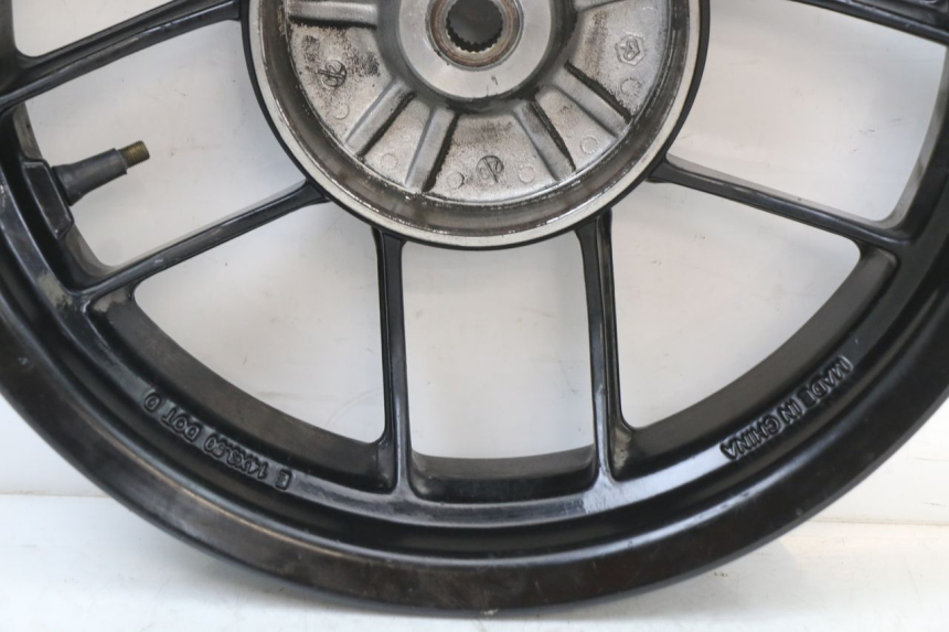 photo de CERCHIO POSTERIORE APRILIA SR 2T 50 (2018 - 2022) - Dettagli dei punti di fissaggio