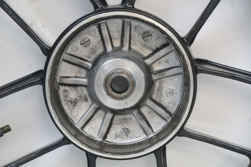 photo de CERCHIO POSTERIORE APRILIA SR 2T 50 (2018 - 2022) - Stato della superficie e materiale