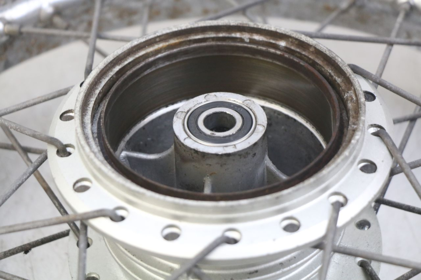 photo de CERCHIO POSTERIORE YAMAHA SR 125 (1982 - 2003) - Primo piano tecnico