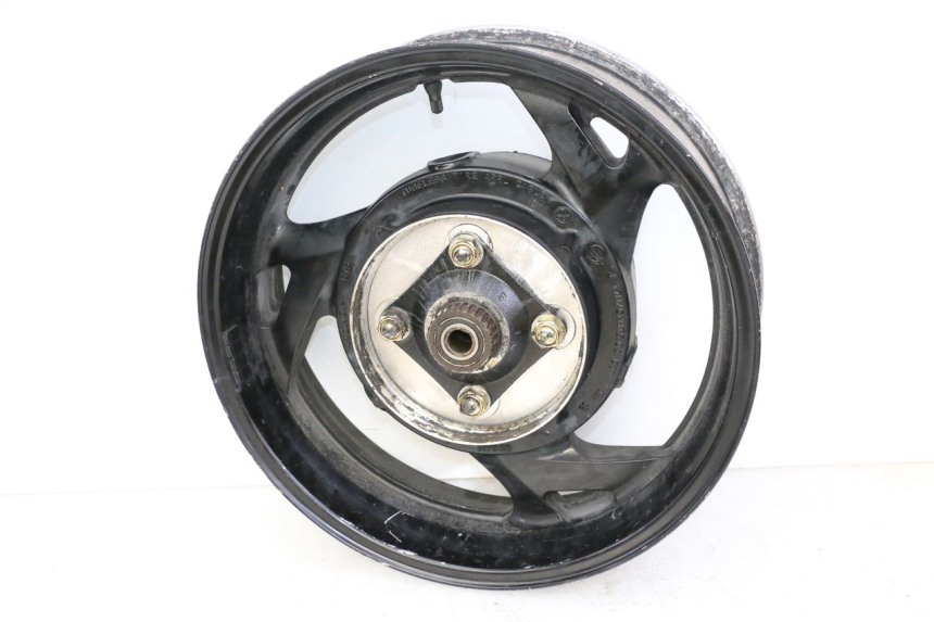 photo de CERCHIO POSTERIORE HONDA ST PAN EUROPEAN 1300 (2002 - 2013) - Dettagli dei punti di fissaggio