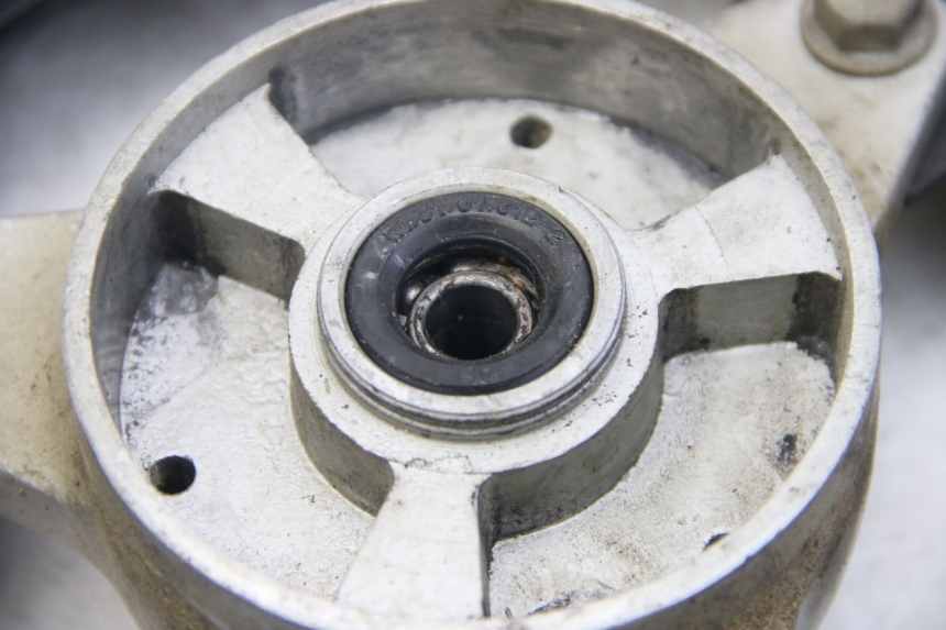 photo de CERCHIO POSTERIORE JAWA STELLA BABETTA 134 50 - Dettagli dei punti di fissaggio