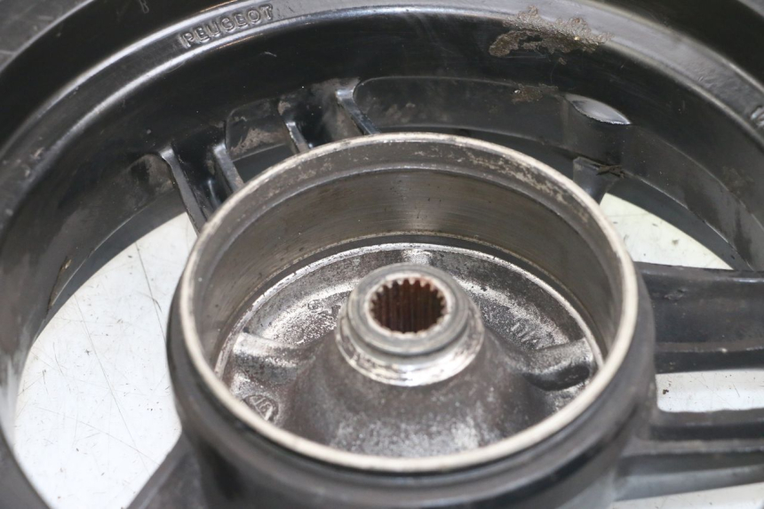 photo de CERCHIO POSTERIORE PEUGEOT STREETZONE I 2T 50 (2018 - 2020) - Altra vista dell'articolo