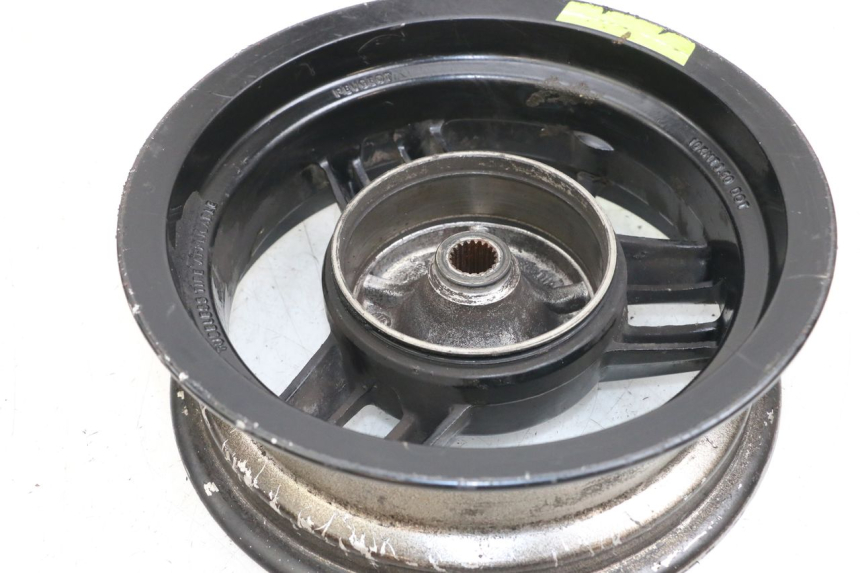 photo de CERCHIO POSTERIORE PEUGEOT STREETZONE I 2T 50 (2018 - 2020) - Stato della superficie e materiale